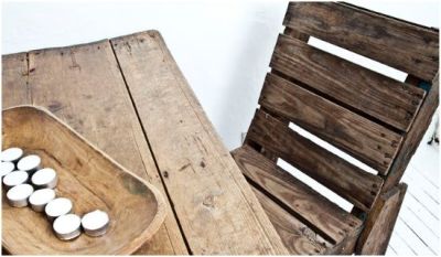 Tafel en stoel van sloophout.