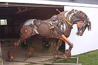 Dit steampunk paard is gemaakt van schroot.