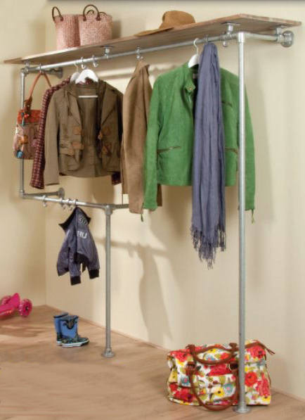 Garderobe van buizen, doe het zelf voorbeeld om een kledingrek te maken van steigerbuis.
